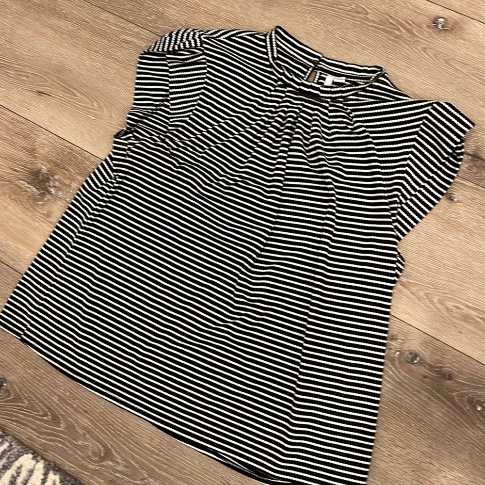Elle brand (Kohls) Women’s Blouse - black/white stripe - XL - flowy fit